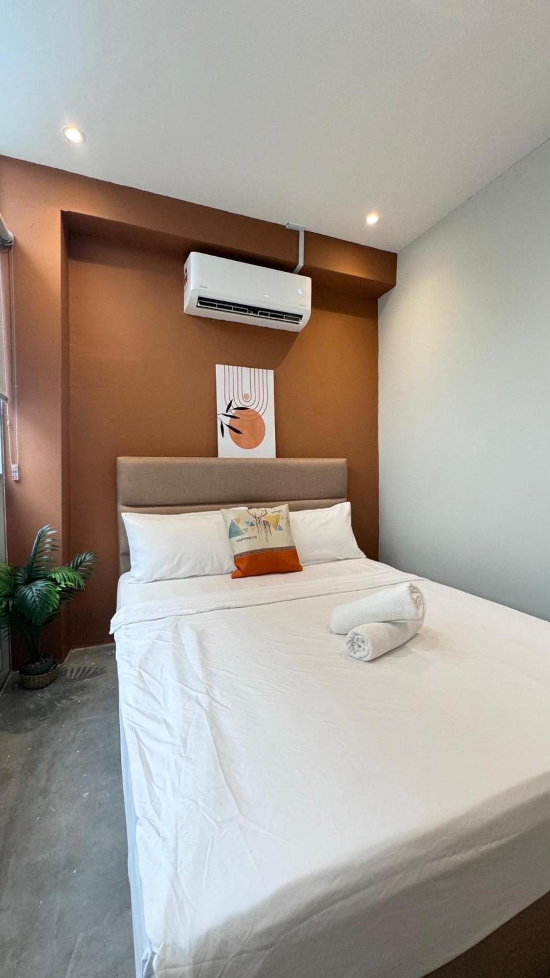 Swing & Pillows - Lebuh Victoria, Penang George Town Exterior photo