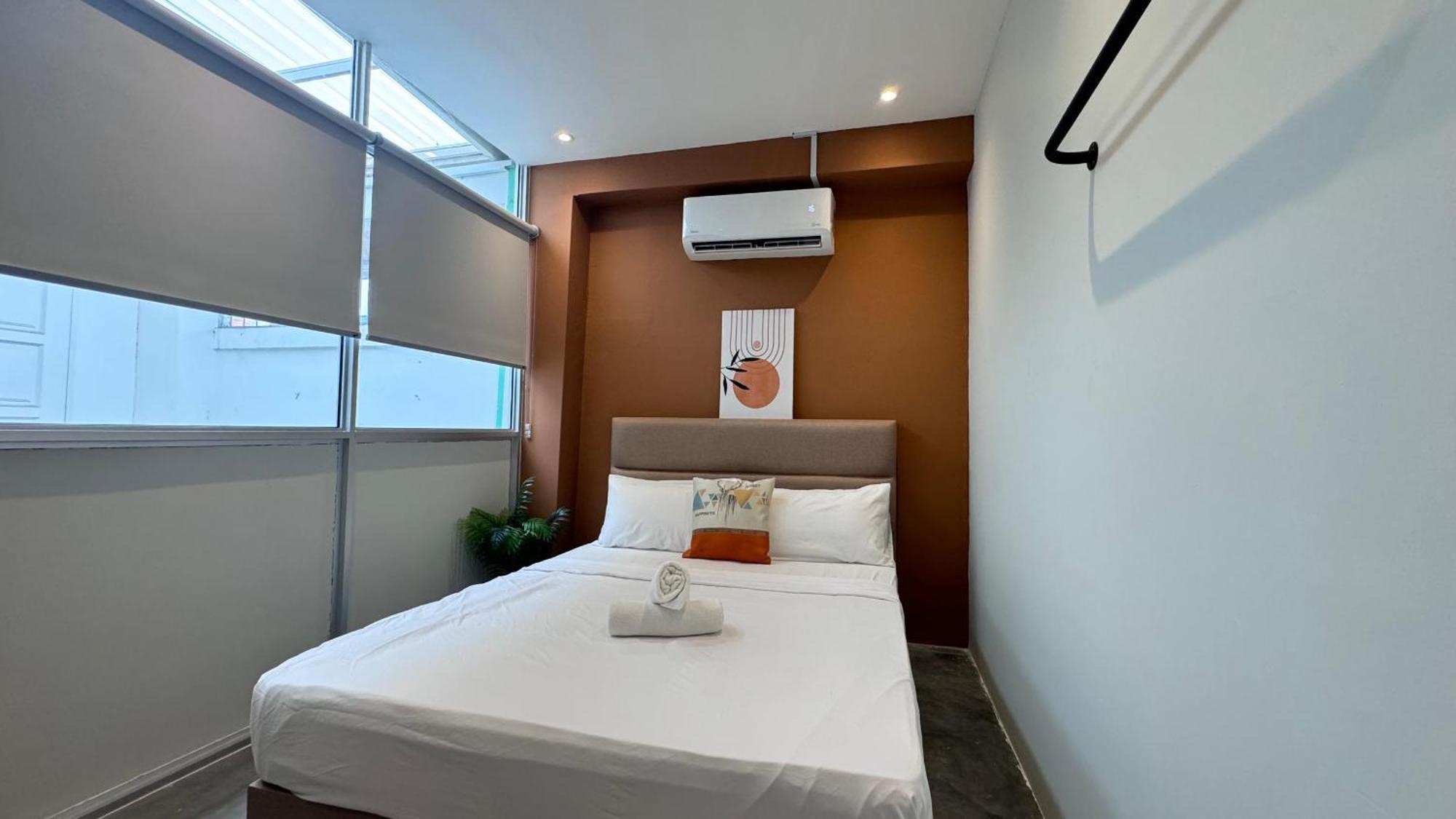 Swing & Pillows - Lebuh Victoria, Penang George Town Exterior photo