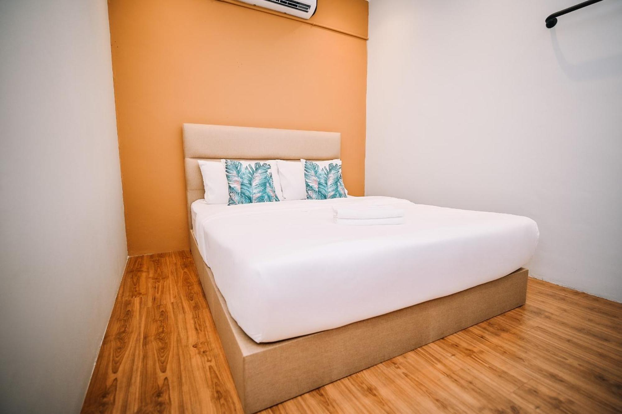 Swing & Pillows - Lebuh Victoria, Penang George Town Exterior photo